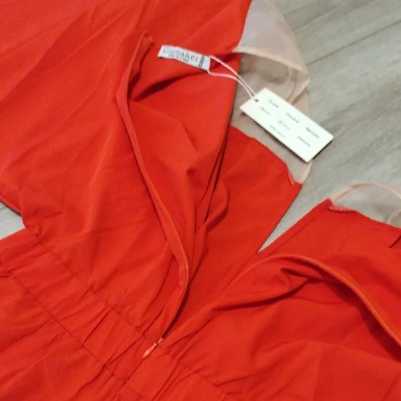 Chic Red Romper with Flared Sleeves - Picture 10 of 13